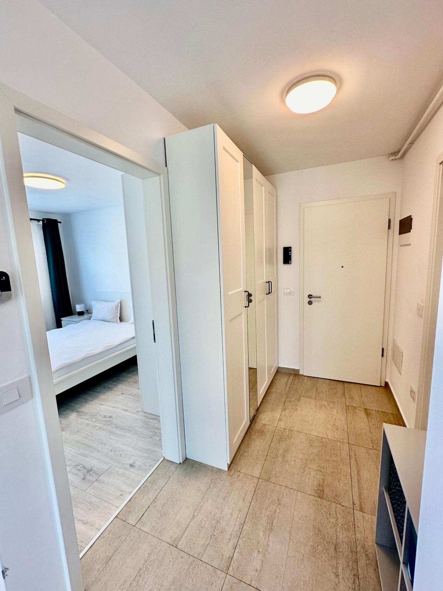 Kasper Coresi Mall - Rise Private Apartments & Suites Brasov Exterior photo